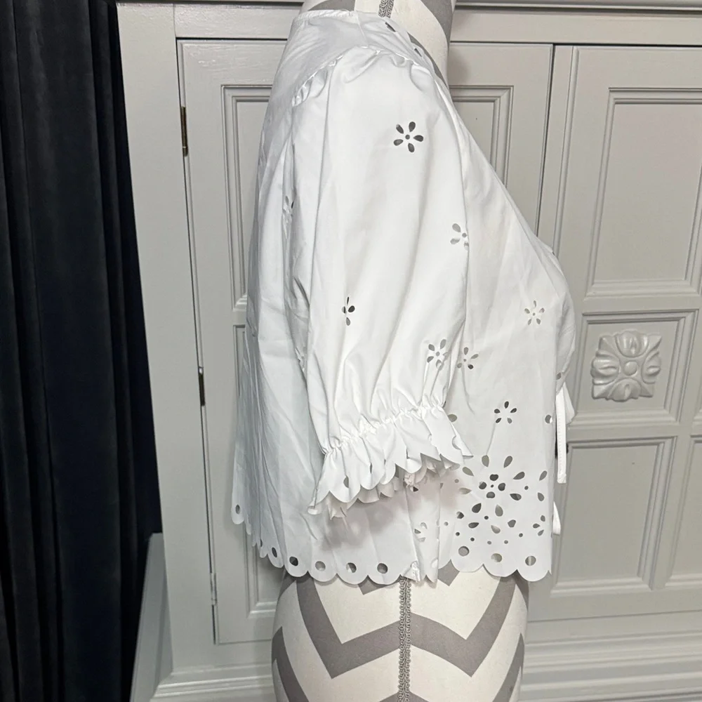 NWT SHEIN White Eyelet Tie Front Women's Top Size Small - Picture 5 of 10